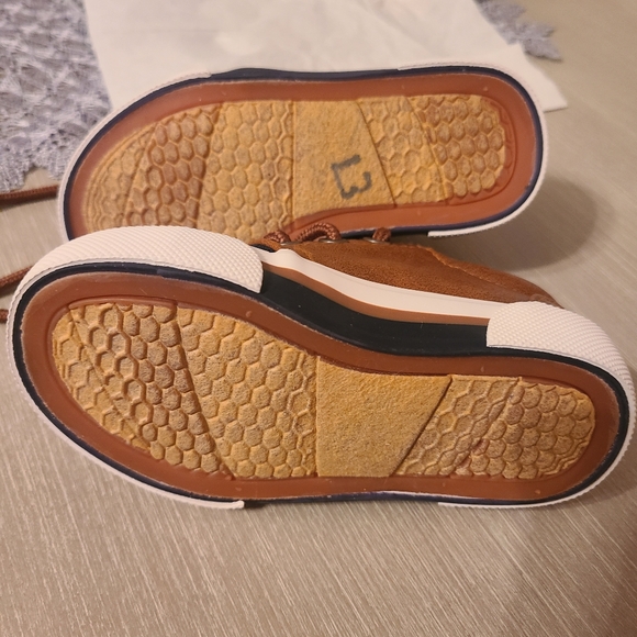 Shoes - Picture 3 of 4